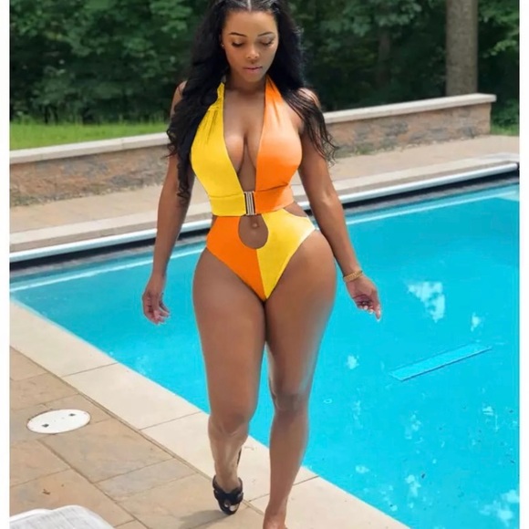 Bathing suits - Picture 4 of 6